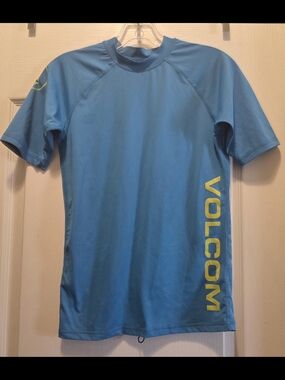 Volcom Light Blue Short Sleeve Rashguard with Yellow Logo